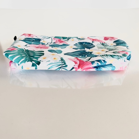 The Perfect Tropical Hibiscus Pouch - Picture 2 of 3